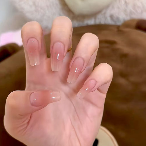 蜜桃粉腮红穿戴甲中长梯高级感