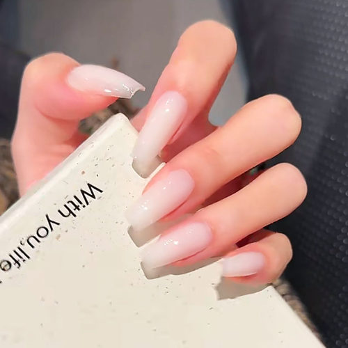 温柔乳白色穿戴甲纯欲风