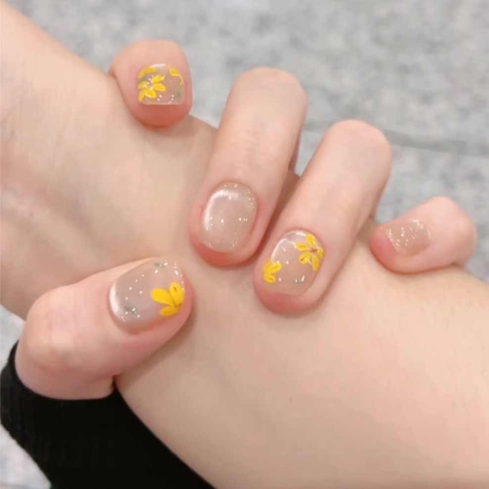 浅黄小花穿戴甲森系清新冰透猫眼
