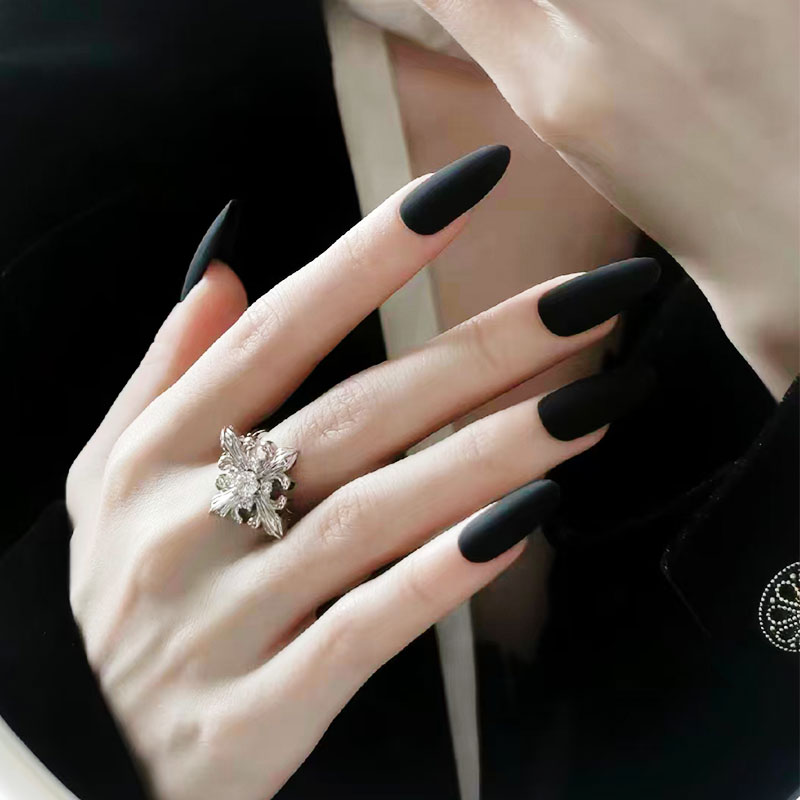 纯黑色磨砂穿戴甲高级感简约日常百搭显白新中长款秋冬美指甲贴片