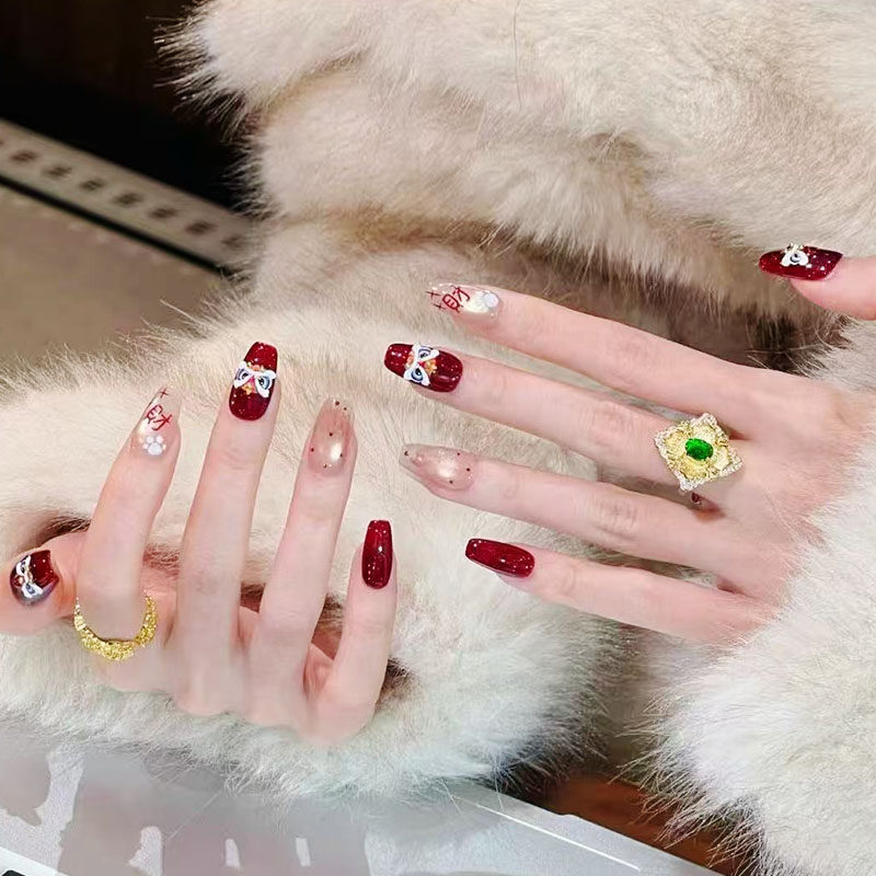 酒红色醒狮猫眼穿戴甲高级感显白2026新春过年中方爆款美指甲贴片,彩妆/香水/美妆工具,穿戴甲/甲片,淘宝优惠券,粉丝福利购,淘宝优惠卷