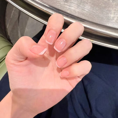 温柔法式渐变腮红短美甲