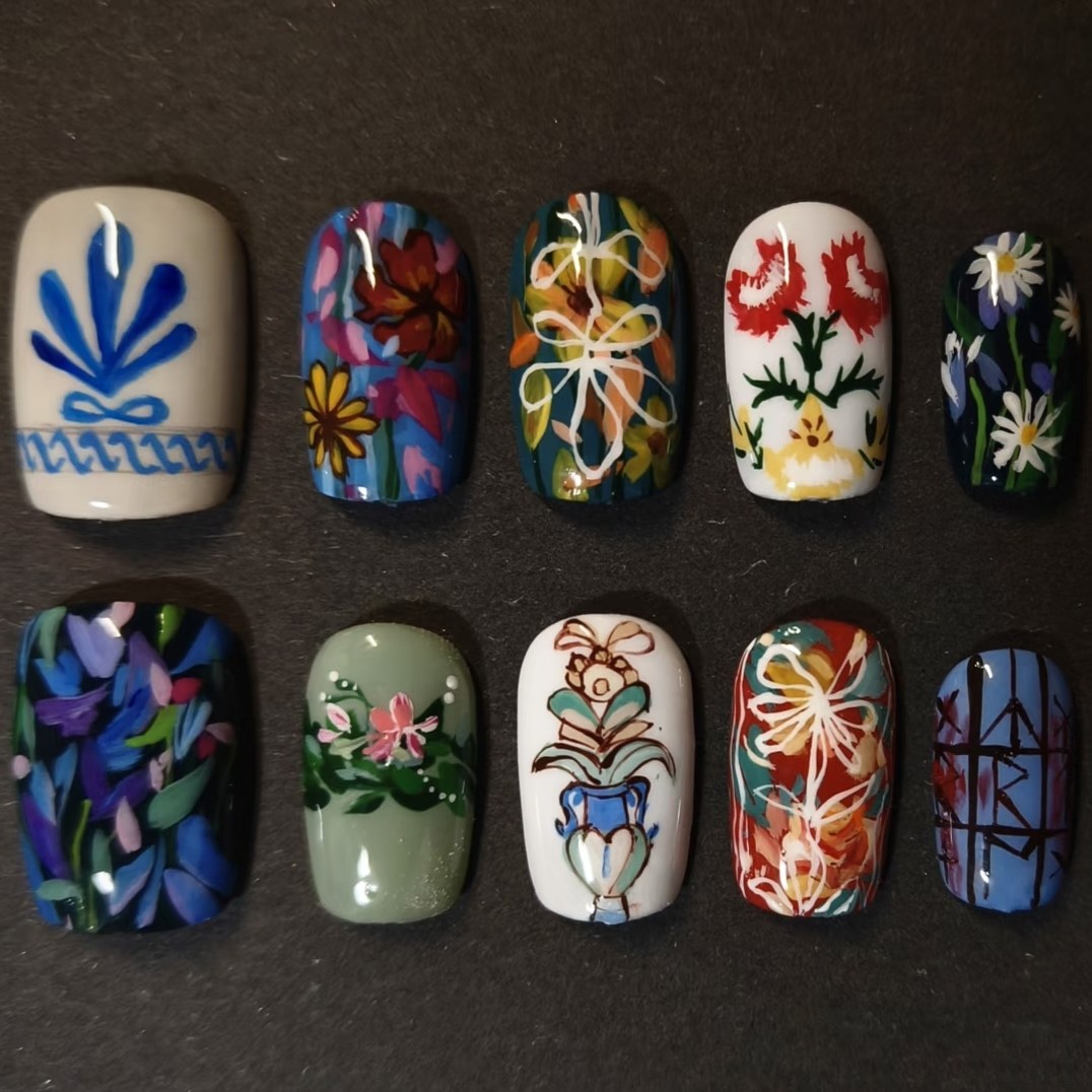 仲夏花园穿戴甲手绘花卉