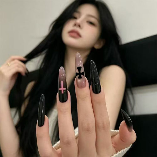 暗域十字细狗穿戴甲辣妹亚文化
