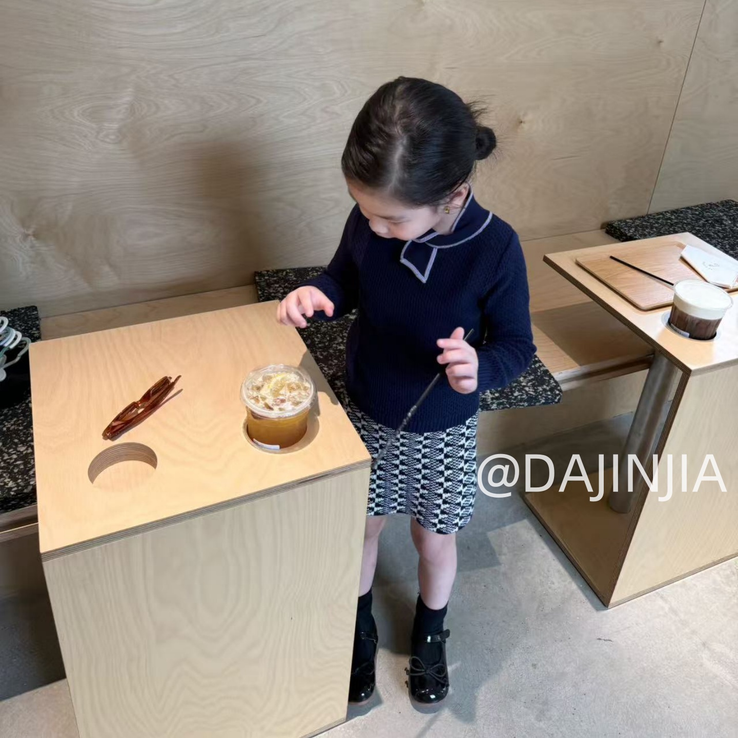 大金家童装轻奢风宝蓝格半身裙