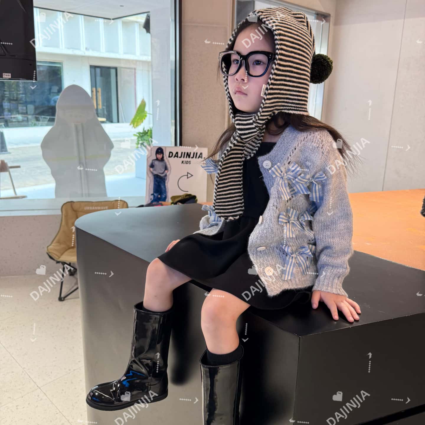 大金家童装蝴蝶结针织衫