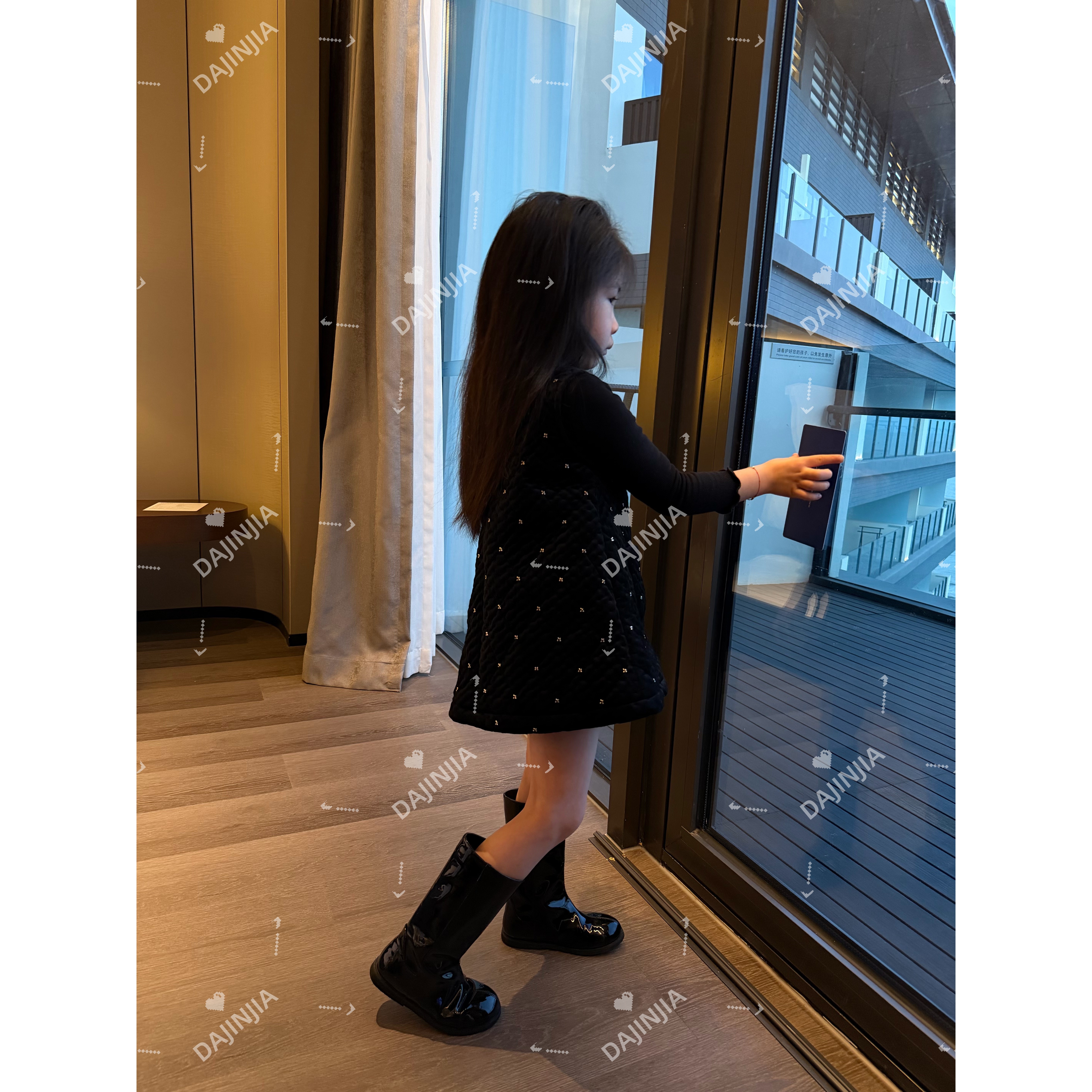 你需要的一件黑色打底衫