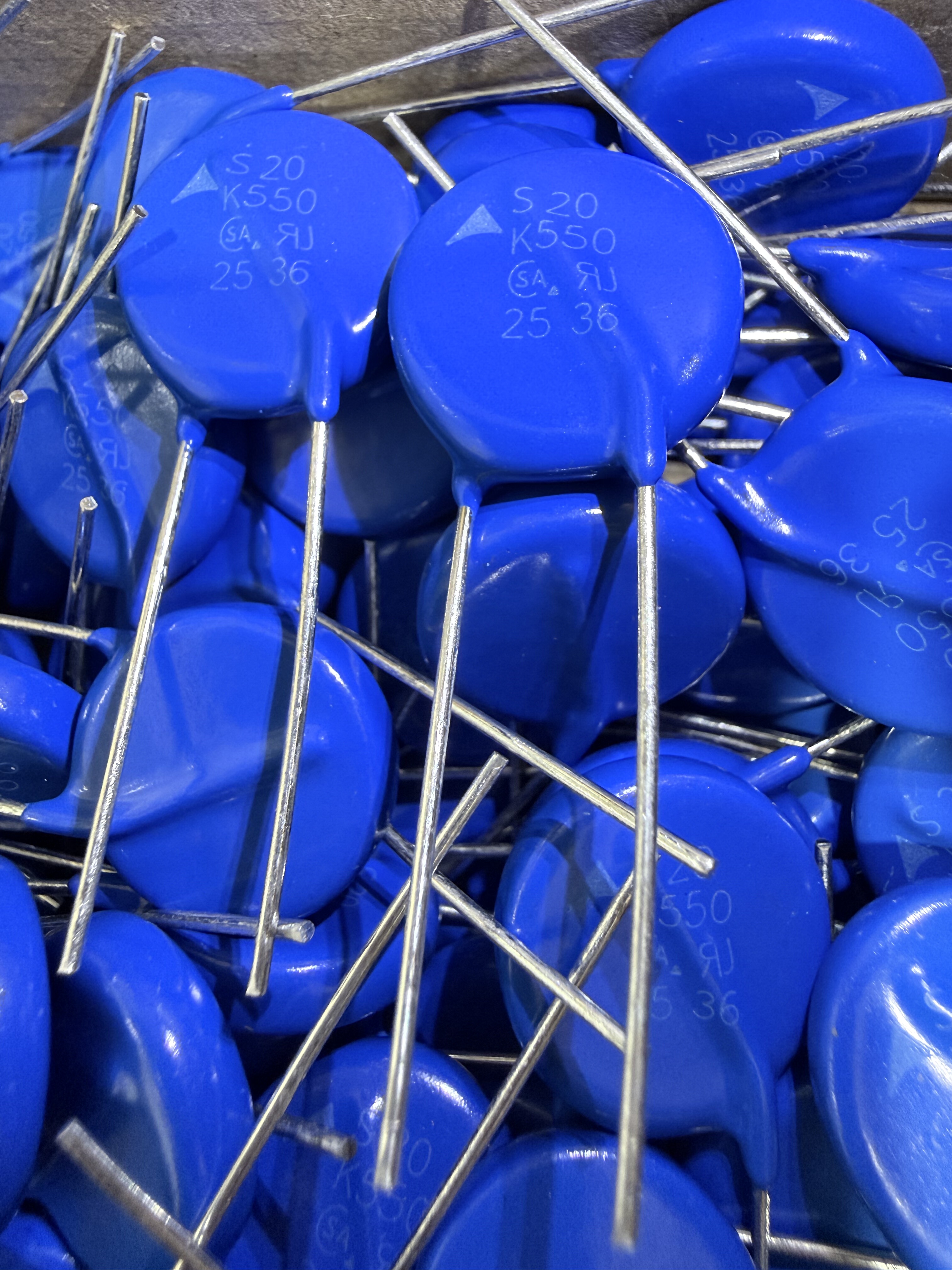 S20K550  EPCOS 压敏电阻 B72220S551K101 全新原装进口