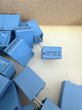 B32671P5474K 西门子薄膜电容0.47UF 520V 脚距10MM 474 520V