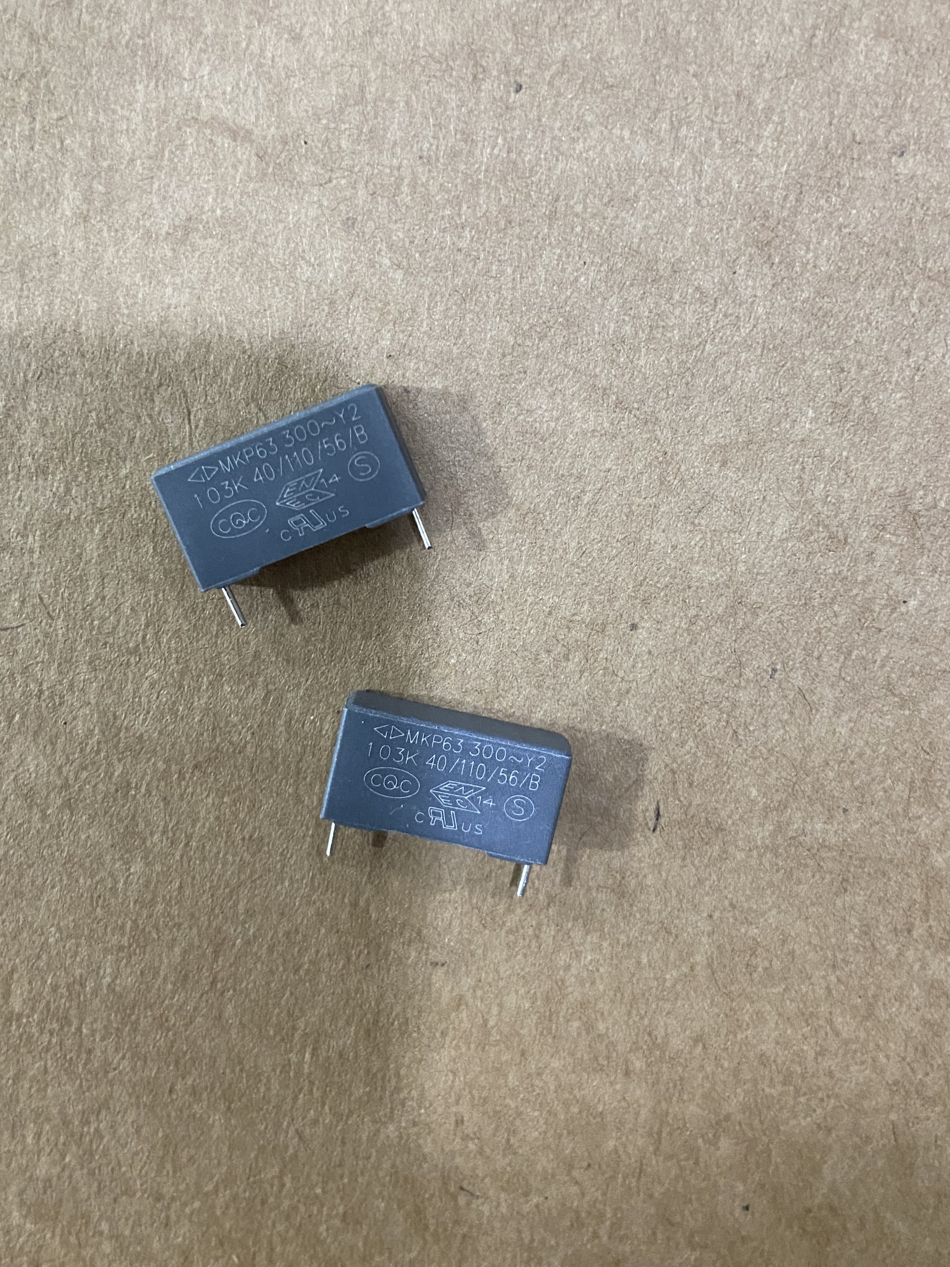 西门子数控电容MKP63 300V Y2 103K 15MM 代替B32022A3103M