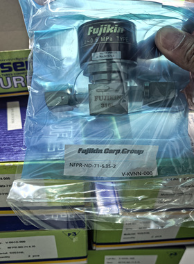 日本富士金FUJIKIN  气动隔膜阀双母头VCR NFPR-ND-71-6.35-2 1/4