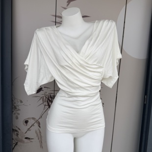 短袖 夏季 穿搭白色v领韩系修身 气质设计感上衣 t恤女2026新款