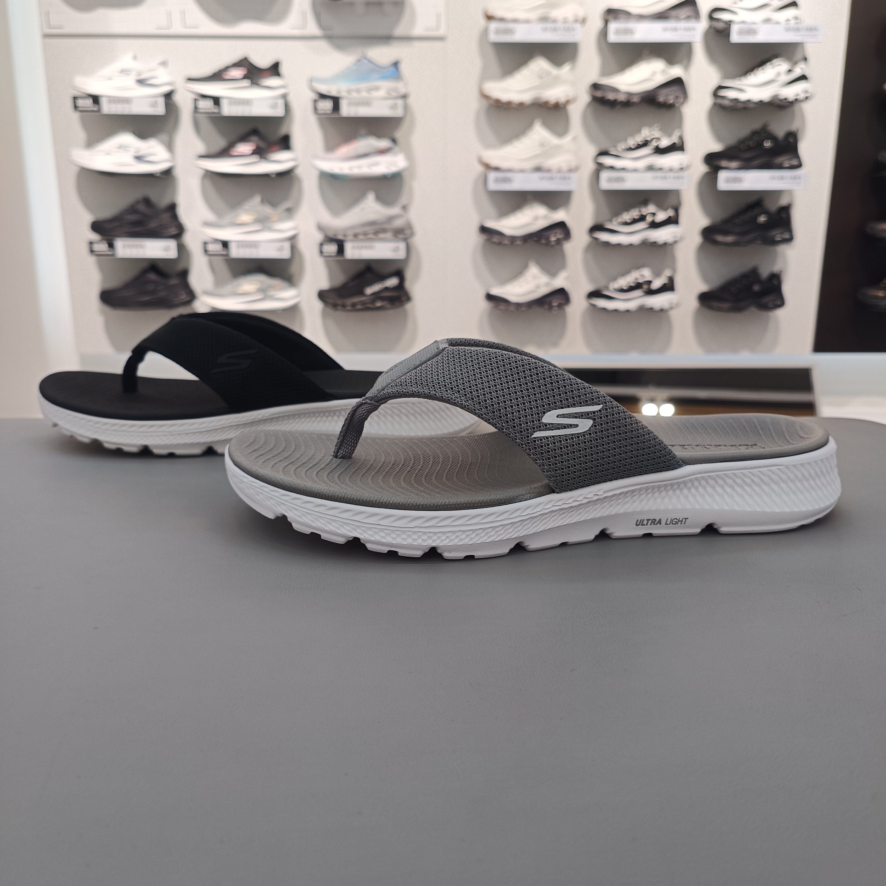 Skechers斯凯奇男士夏季回弹柔软舒适休闲夹趾户外凉拖鞋229413