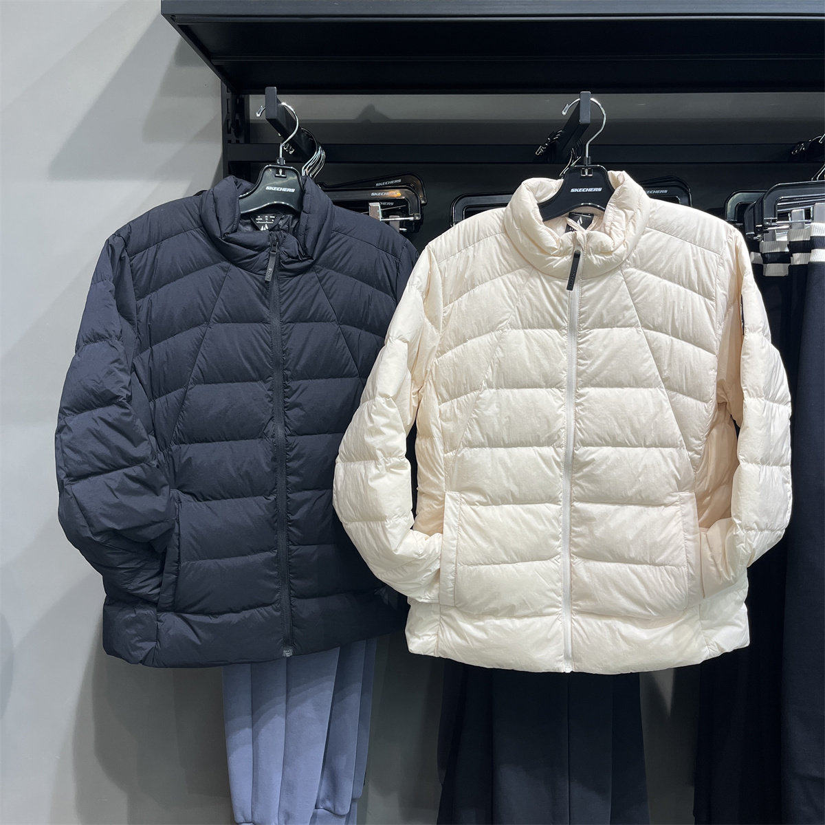 Skechers斯凯奇冬季新款女士梭织短款轻便舒适羽绒外套P424W004,运动服/休闲服装,运动羽绒服,淘宝优惠券,粉丝福利购,淘宝优惠卷