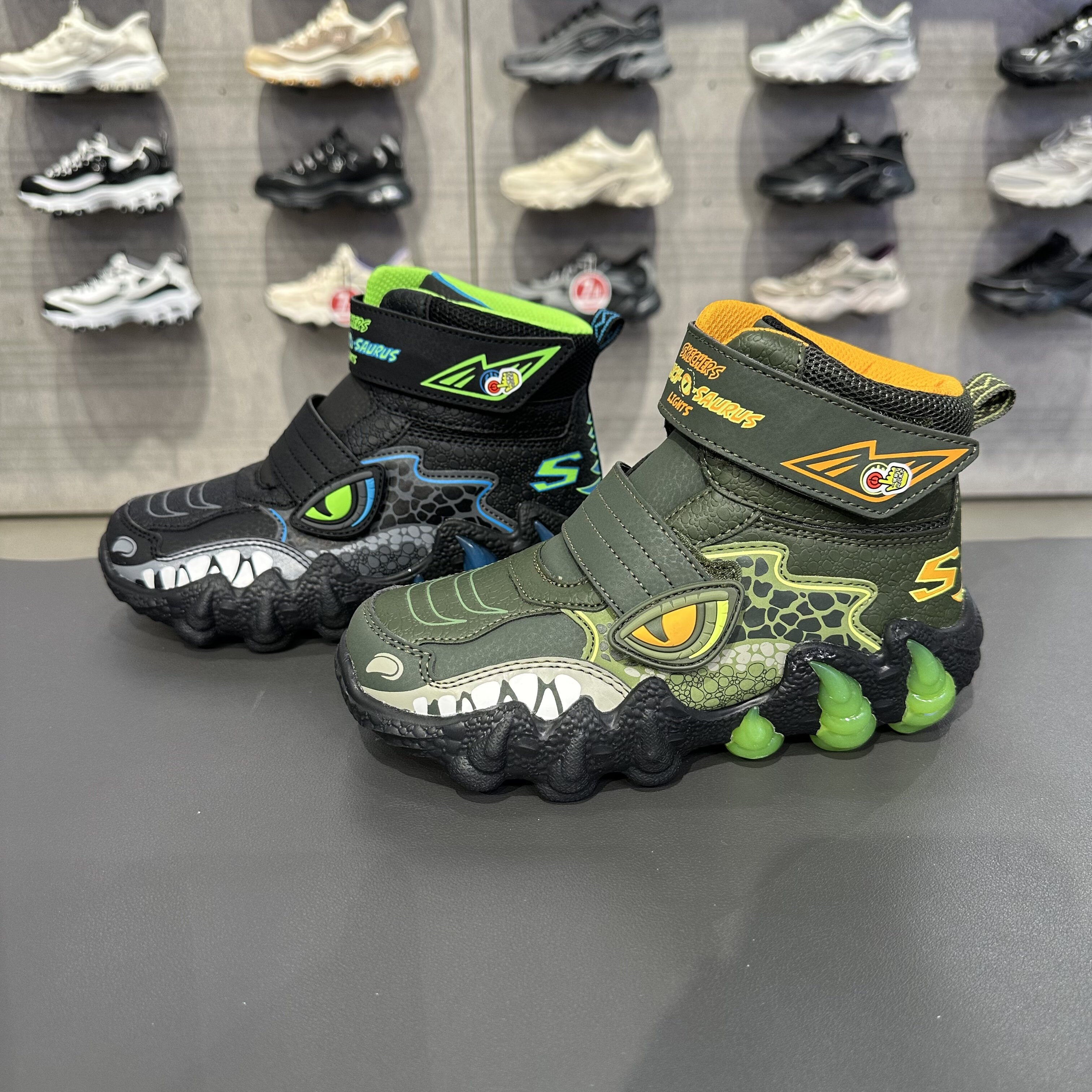 Skechers斯凯奇恐龙怪兽鞋男童闪灯鞋炫酷加绒保暖雪地靴400122L