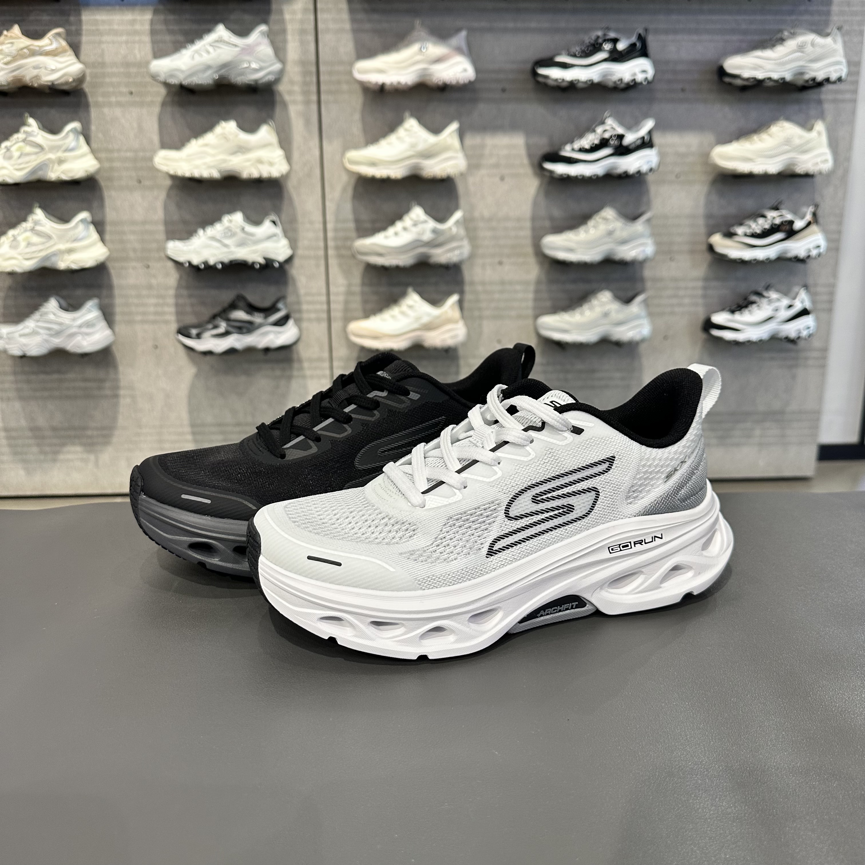 Skechers斯凯奇男士高回弹缓震耐磨网布透气轻盈专业跑步鞋221082