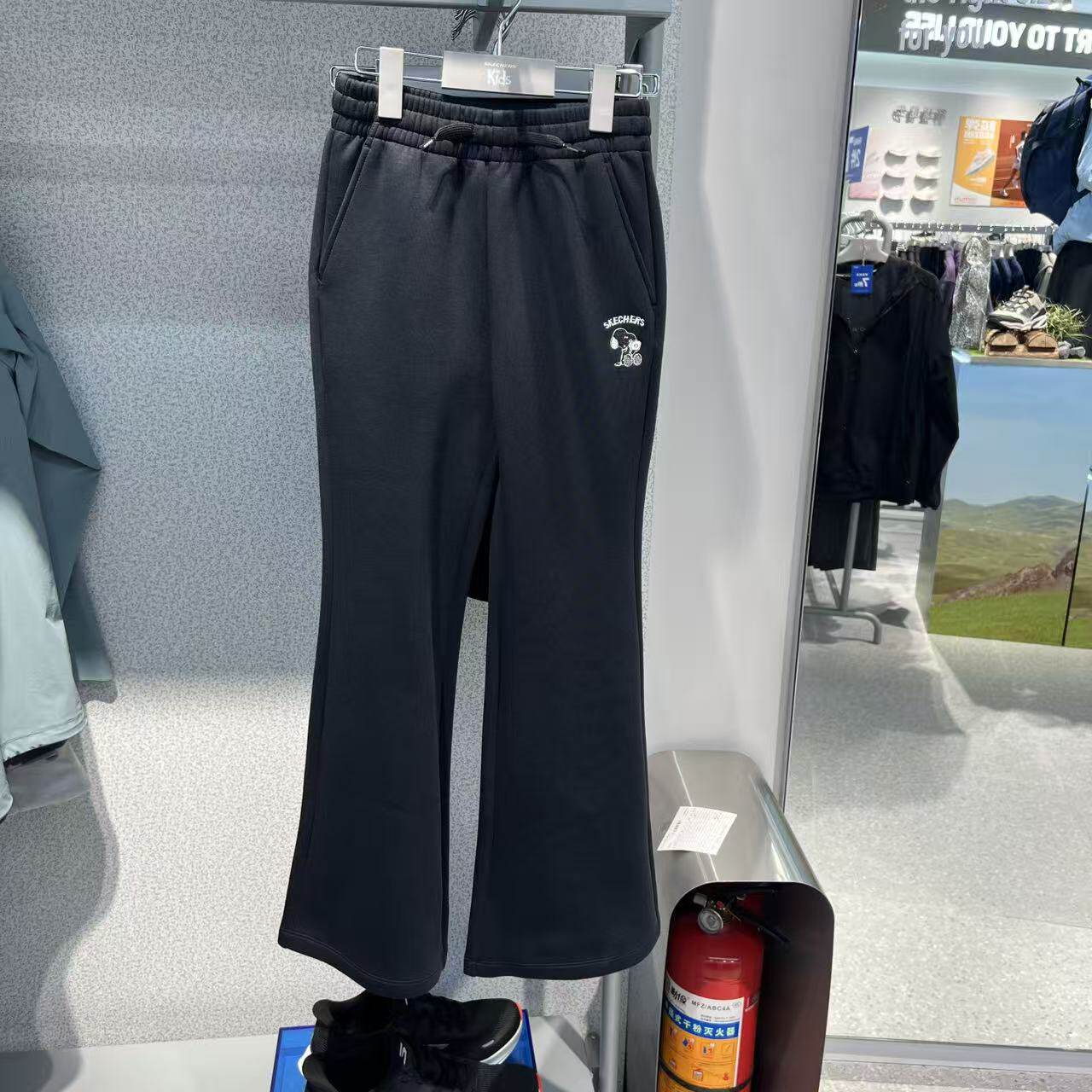 Skechers斯凯奇女孩SNOOPY联名微喇针织舒适儿童宽松长裤L426G033