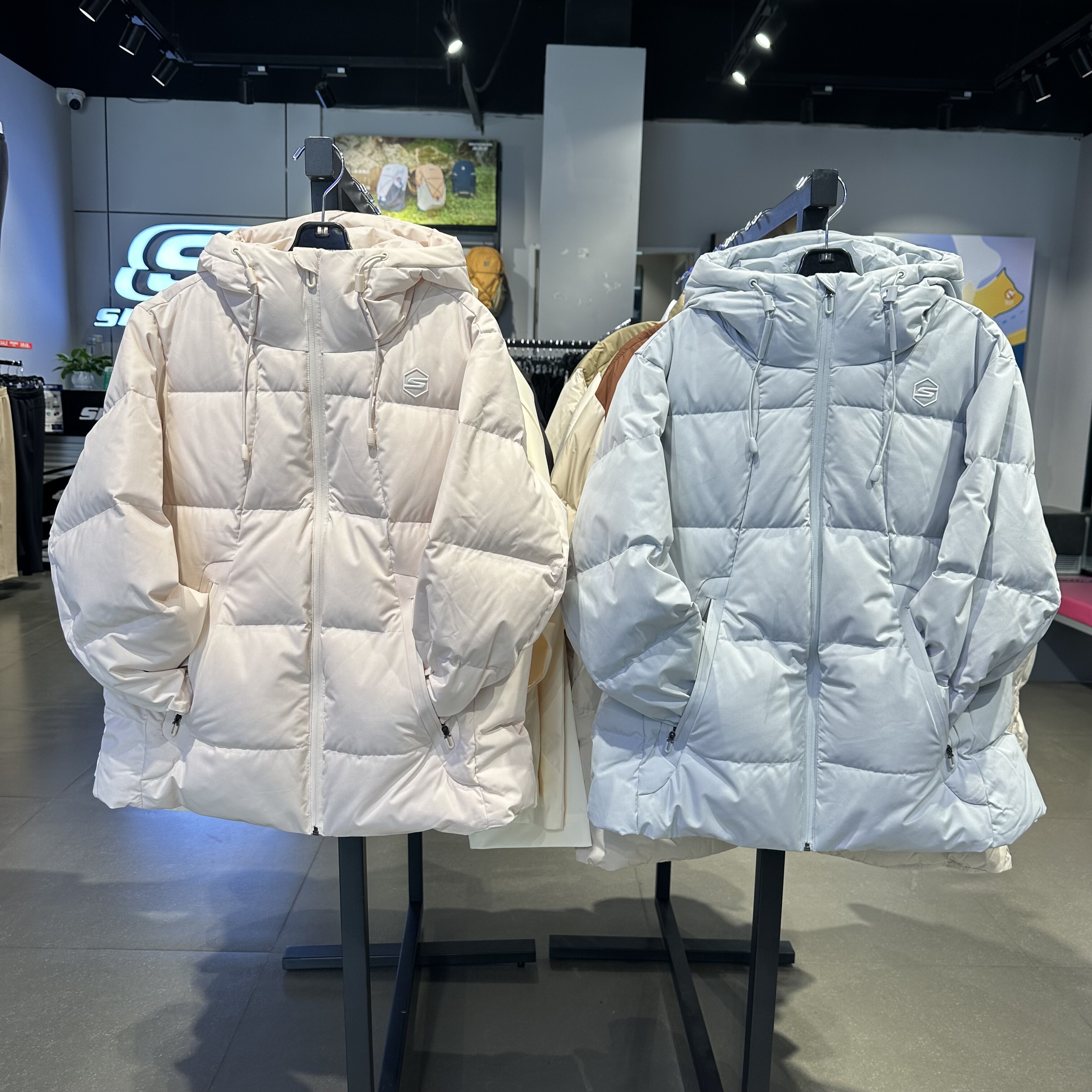 斯凯奇女款保暖羽绒外套