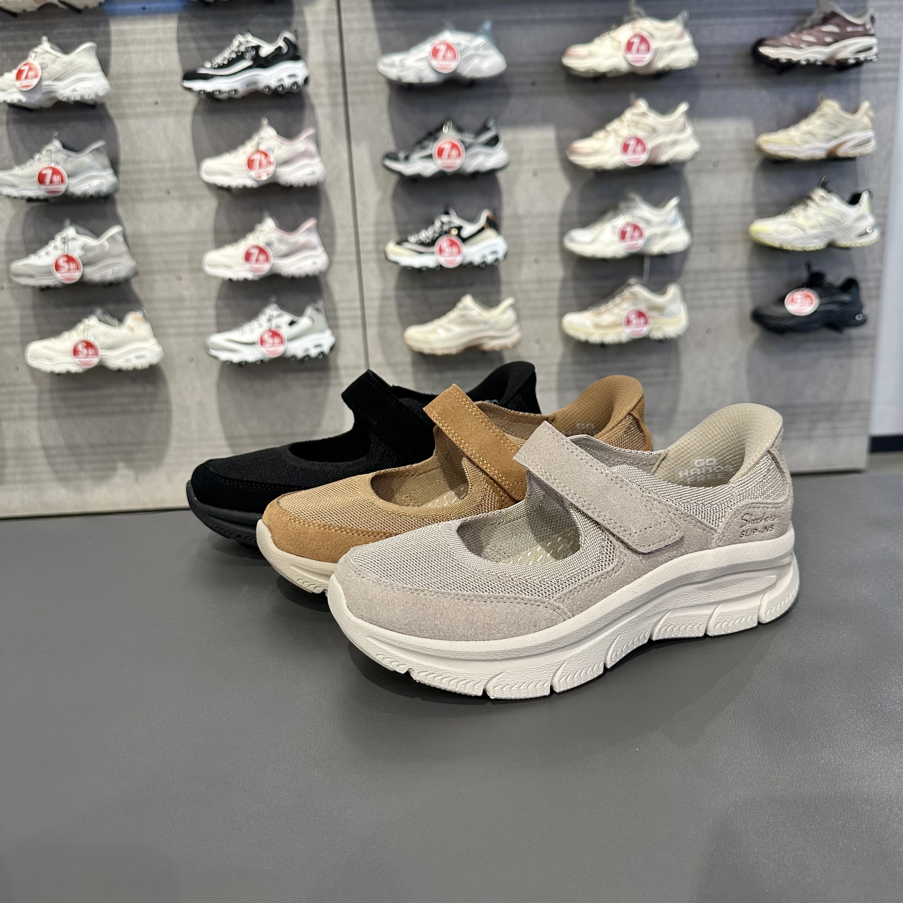 Skechers斯凯奇女士夏季柔软舒适透气耐穿厚底魔术贴凉鞋159566