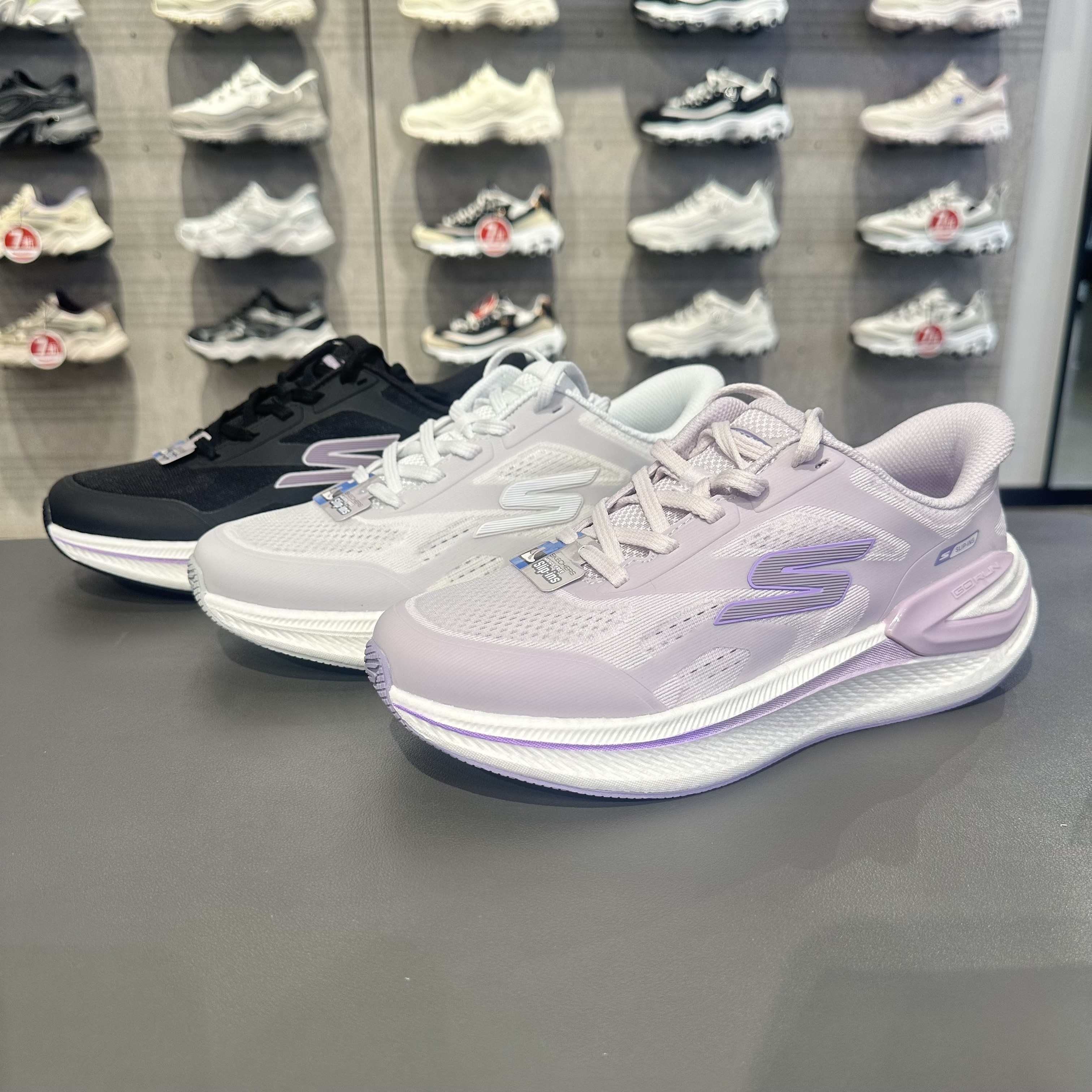 Skechers斯凯奇超感PRO缓震跑鞋女士耐磨轻质专业跑步鞋129782