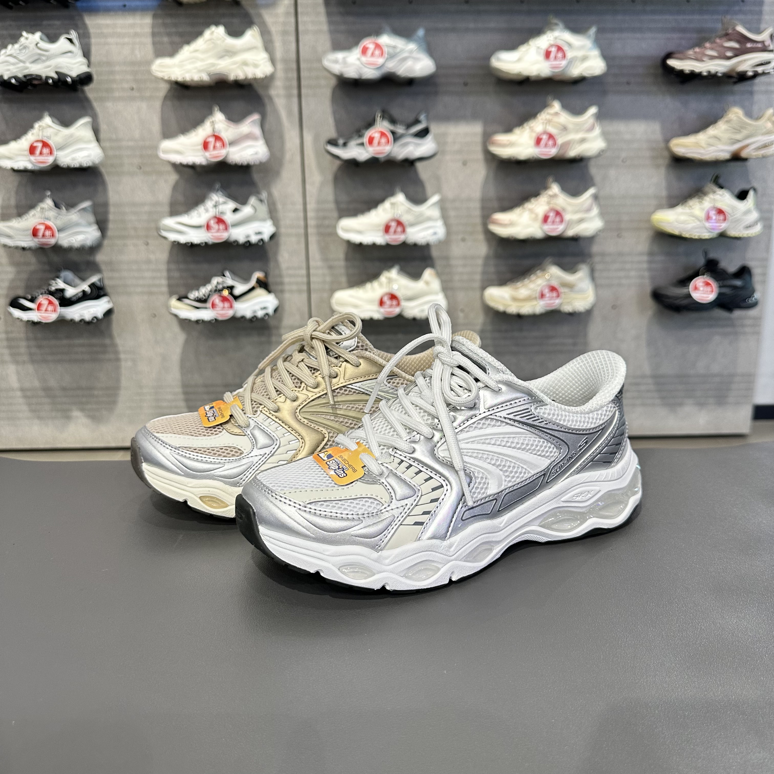 Skechers斯凯奇女子闪穿鞋一脚蹬金属色百搭舒适运动老爹鞋150820