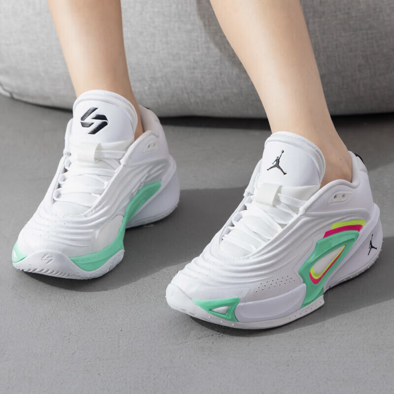 Nike耐克四季通用减震耐磨篮球鞋