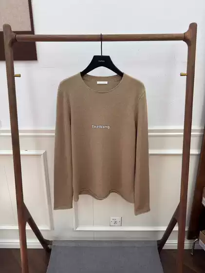 Row Style Shai Floral Coffee Color Camel Solid Color Round Neck Pullover Knit Sweater with a Relaxed Feel, Unisex