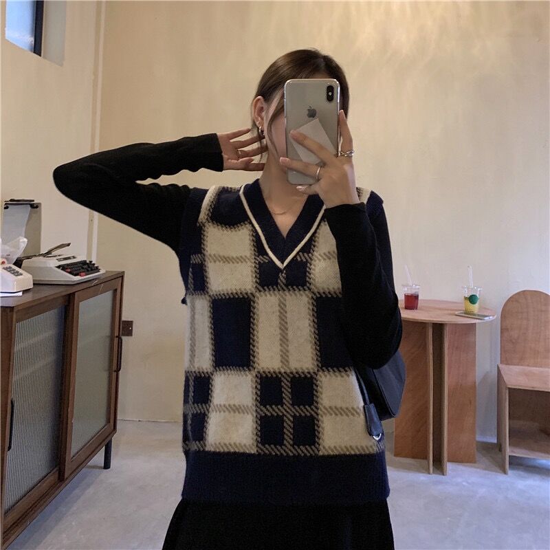 Retro Plaid knitted vest for women in autumn and winter