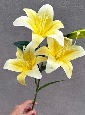仿真花苞百合花单支布置婚礼求婚订婚装饰假花家居摆件橱窗花绢花