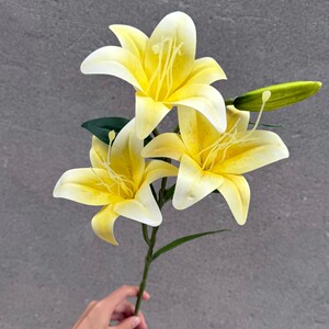 仿真花苞百合花单支布置婚礼求婚订婚装饰假花家居摆件橱窗花绢花