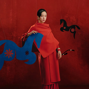 2026马年孕妈妈写真拍照道具镂空蓝马红马儿童新年拍照手拿大小马