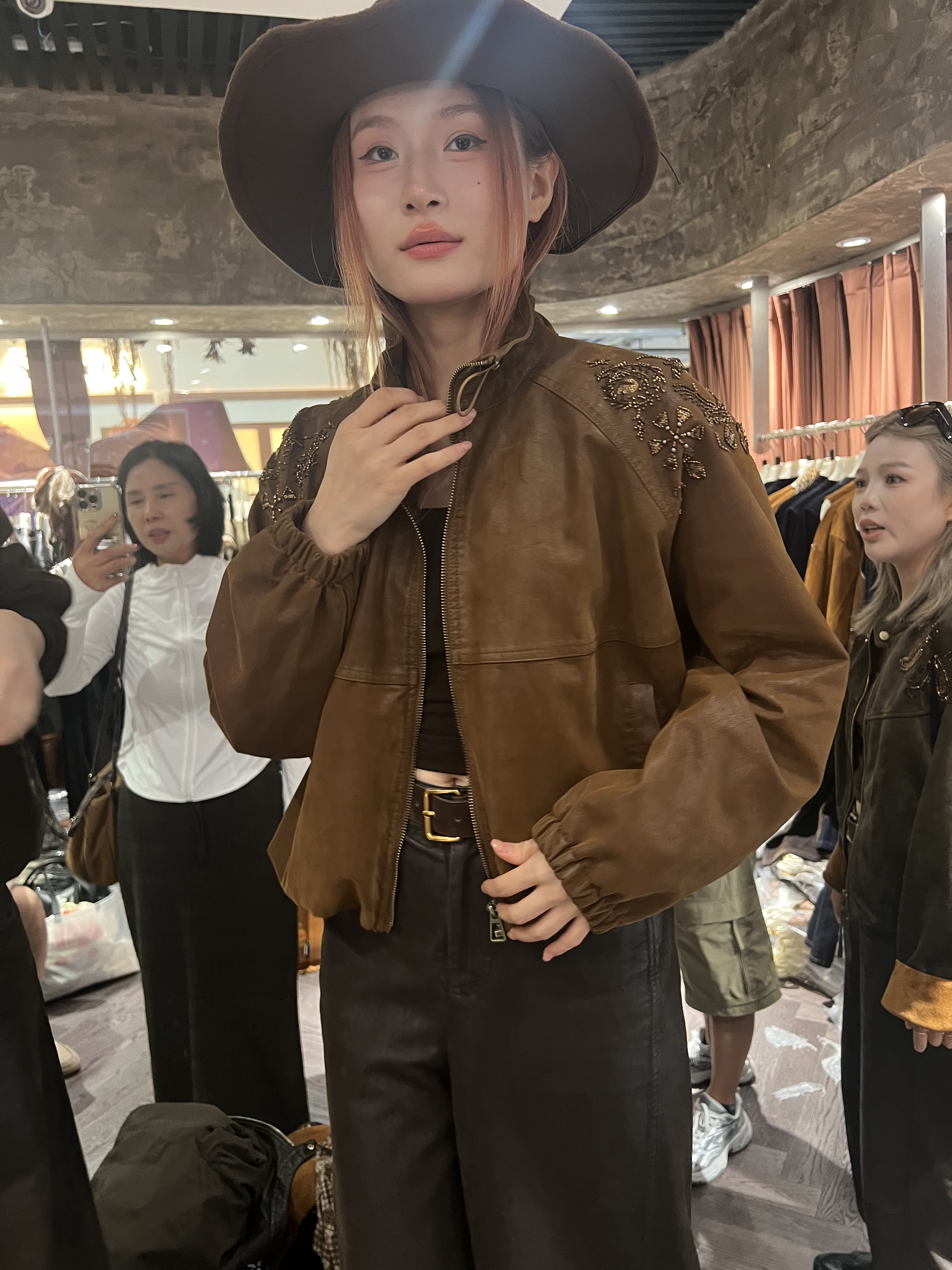 2026秋季新款韩系高级感立领刺绣皮外套女鹿皮绒宽松百搭减龄上衣