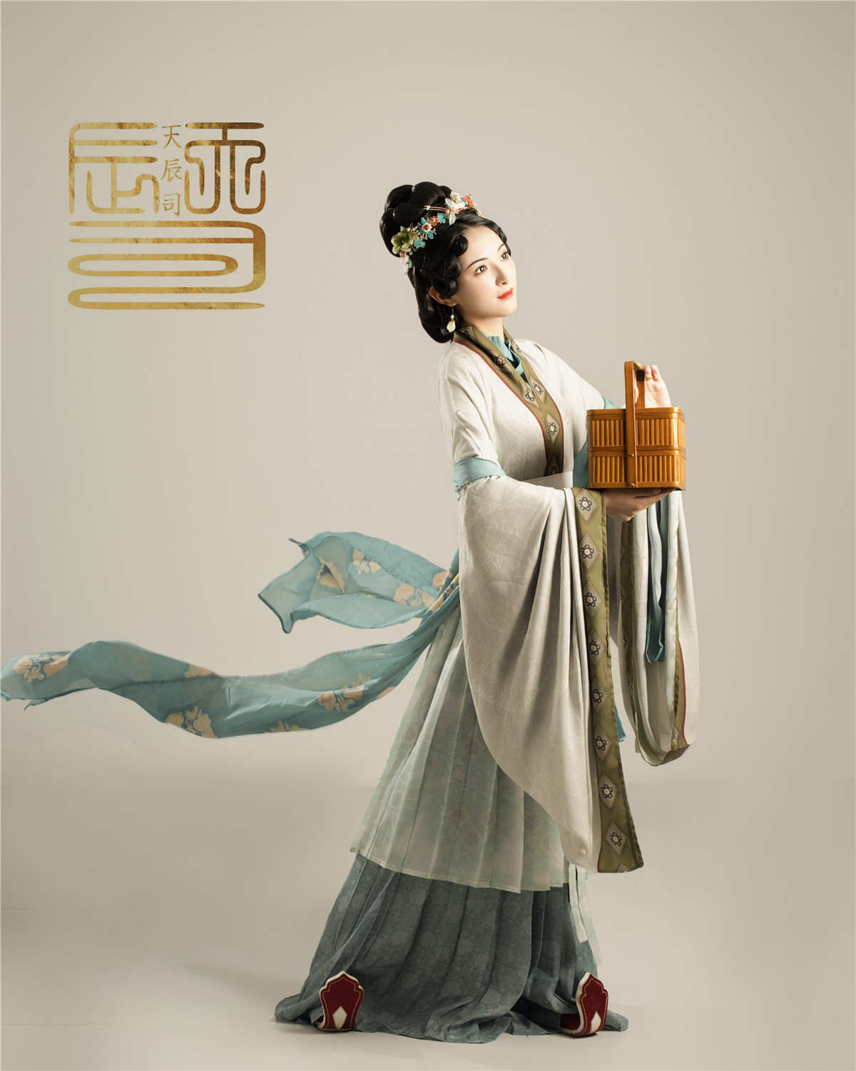 天辰司 仕女图复原 群仙贺寿图之杜若 传统服饰 汉服 - 实物图