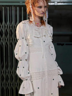 系带衬衫 上衣 重工刺绣花朵层次喇叭袖 2万獨家贵牌pame0p0se元