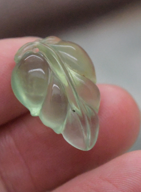 鹏明仙女性冰料葡萄石吊坠