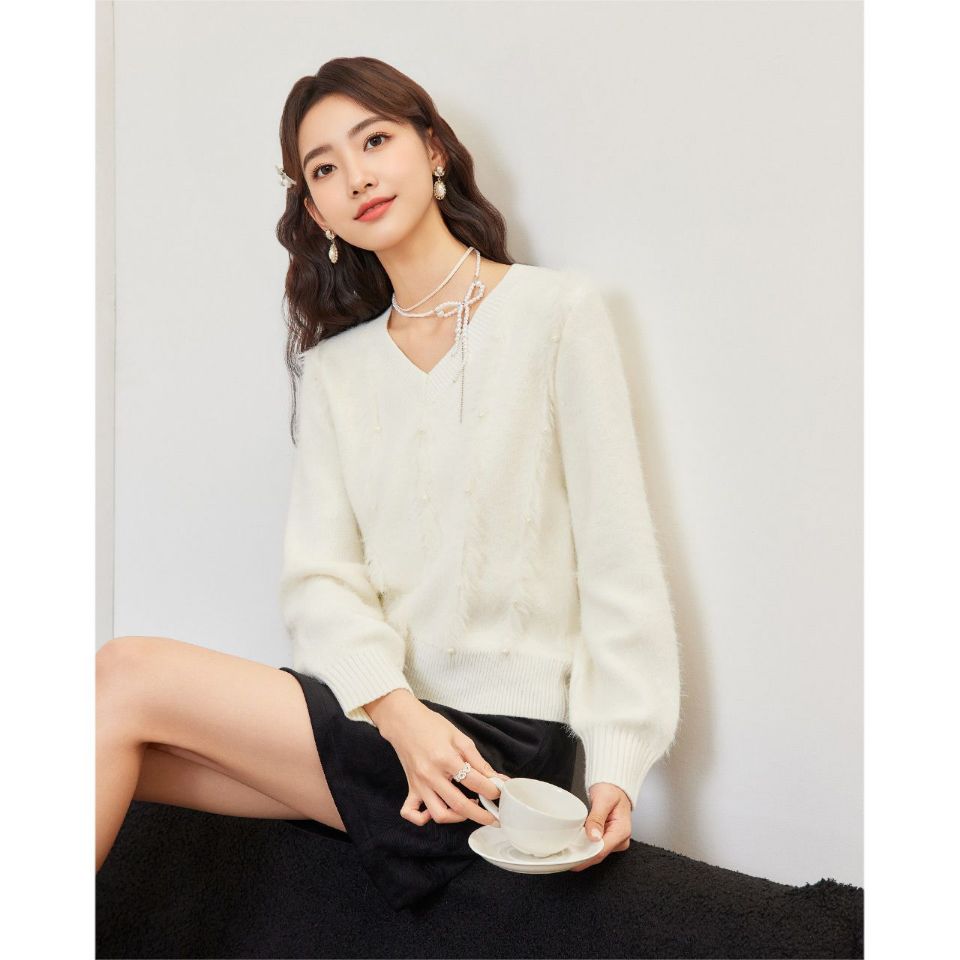 2025秋冬新款法式成熟通勤气质V领设计感百搭毛织上衣