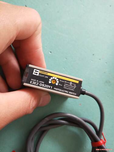 欧姆龙 OMRON E3E2-DS20Y1 光电开关(议价商品）