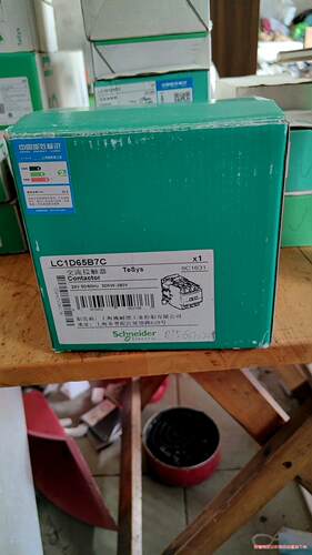 全新未使用施耐德交流接触器   LC1D65B7C议价商品