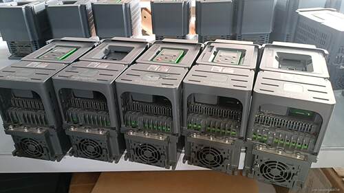施耐德变频器ATV610U55N4原装拆机包好成色实物图5.