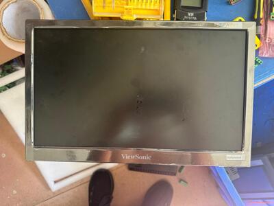 显示器型号：VS17024，高清接口，17寸的，通电显示-骏营议价商品