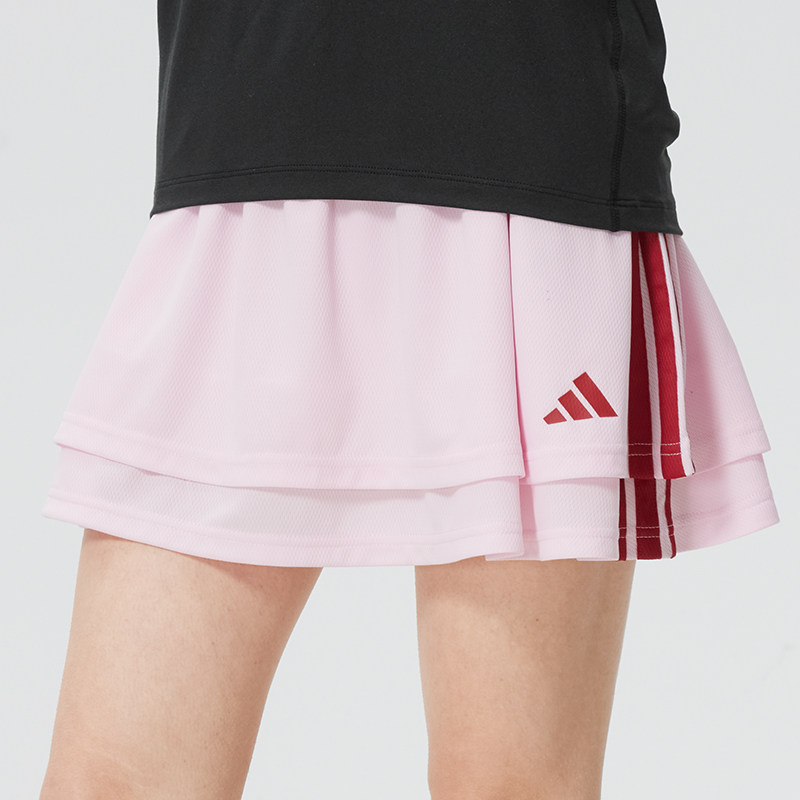 阿迪达斯短裙女粉色裙子2026夏季新款运动裙羽毛球裙半身裙KB6099