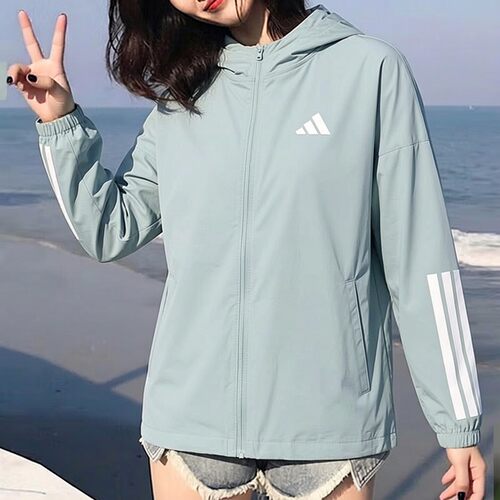 adidas阿迪达斯女装梭织夹克外套26新款休闲跑步连帽运动服KC7654
