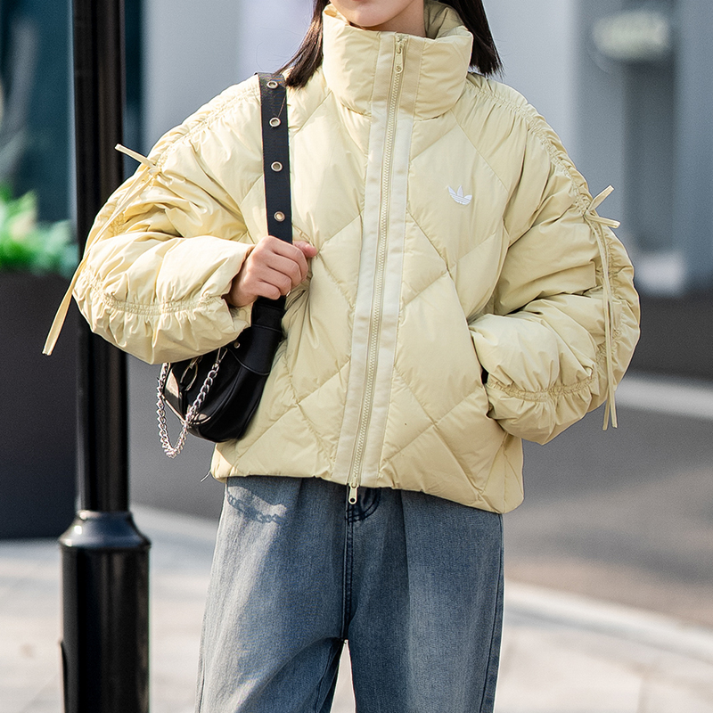 阿迪达斯三叶草女装短款羽绒服鹅黄色25冬季新款运动厚外套KC2613