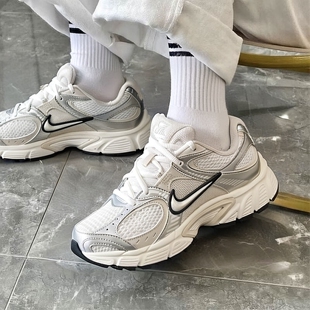 NIKE耐克运动鞋女鞋26新款V5 RNR网面透气休闲鞋运动老爹鞋HQ7901