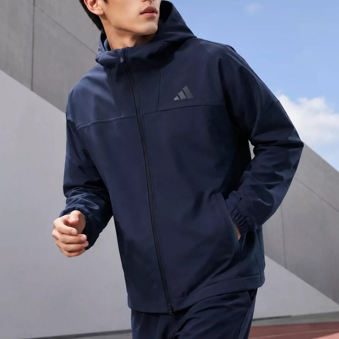 阿迪达斯男装梭织连帽夹克外套抓绒26秋季新款SL WARM运动休闲服