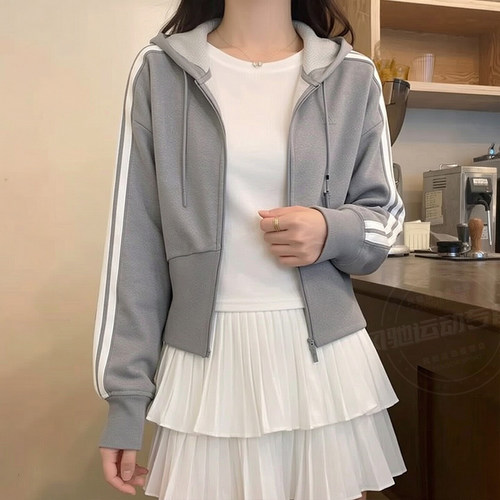 adidas阿迪达斯女短款针织连帽外套休闲灰色收腰夹克运动服KX8906