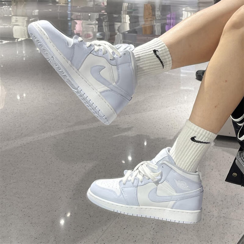 NIKE耐克女鞋Jordan 1 Mid AJ1白蓝高帮运动休闲板鞋FD8780-400