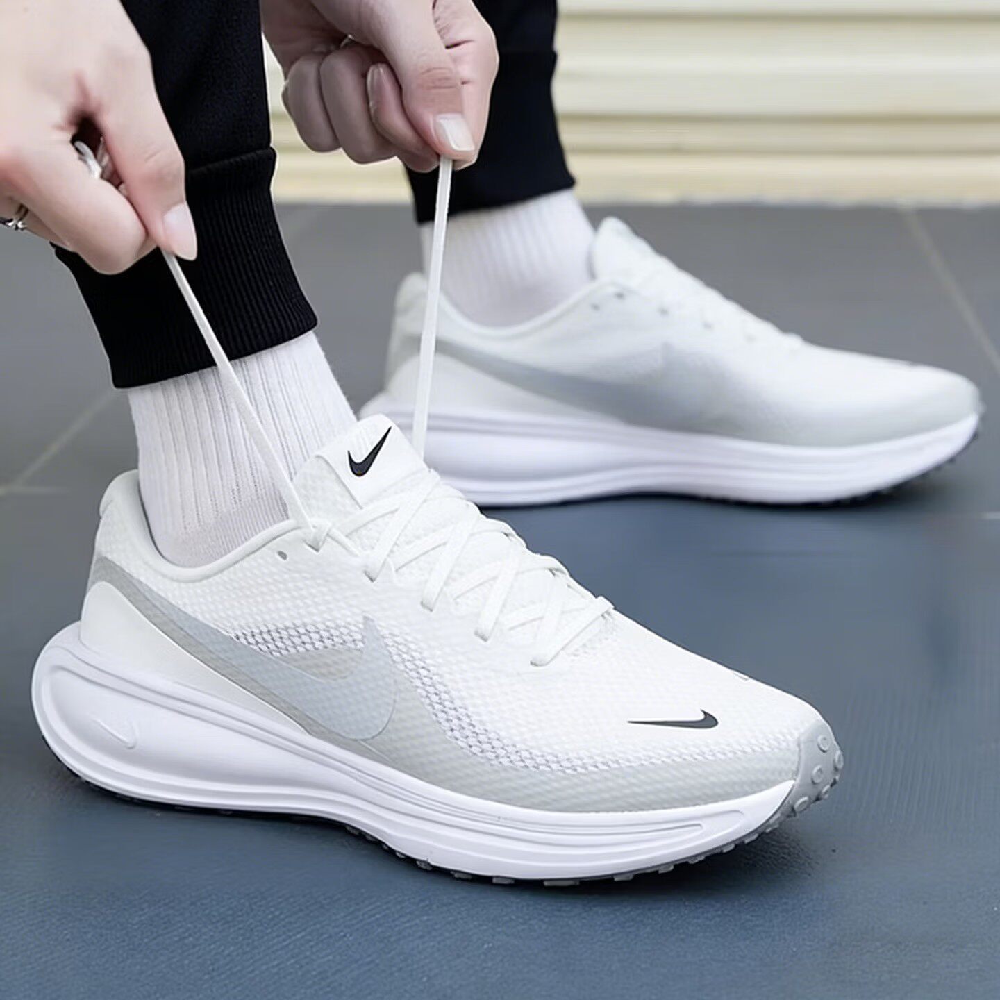 NIKE耐克官方休闲鞋男鞋2026春季运动鞋网面透气经典黑白跑步鞋男