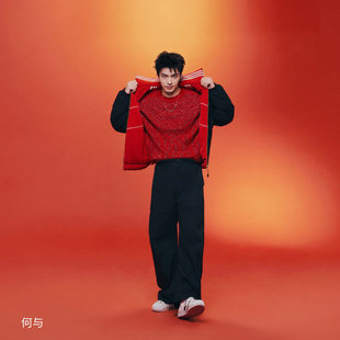 阿迪达斯三叶草红色毛衣男装何与同款26新款运动圆领套头衫KT0693