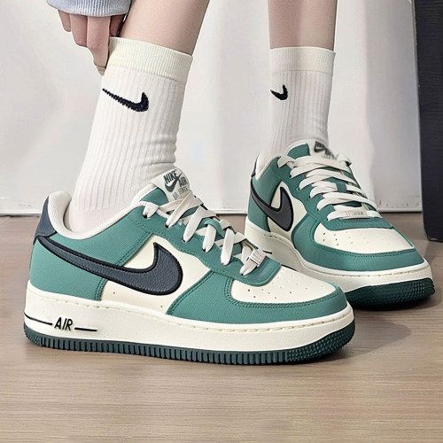 NIKE耐克运动鞋女鞋户外低帮厚底绿色空军一号休闲鞋FN4731-100